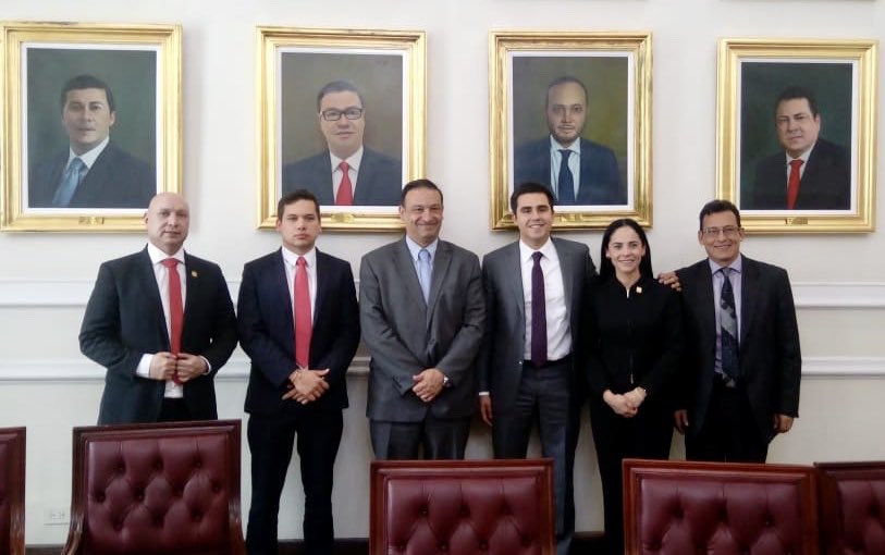 alexbermudezla's tweet photo. Hoy primera reunión en los #OCADS,  donde se instaló la mesa de diálogo junto al Sub Director de @DNP_Colombia Diego Dorado, los Representantes del Congreso de la República y funcionarios de Gobierno @IvanDuque. Allí expusimos los problemas que enfrenta nuestra región llanera https://t.co/FePDvOgwvh