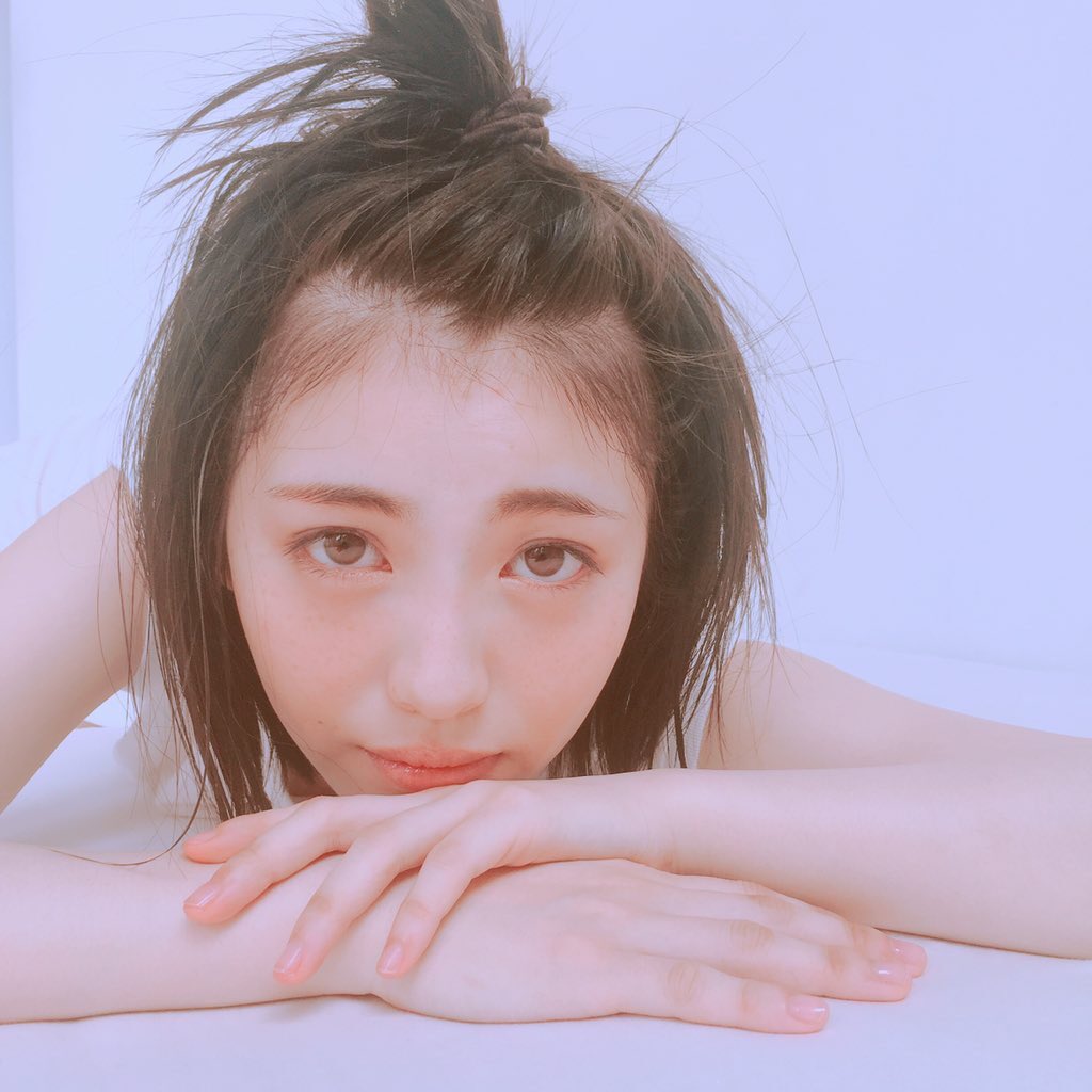 minami_hamabe_x's tweet photo. １８歳のお誕生日！！！
おめでとうございます🎊🎈🔆

#浜辺美波
#浜辺美波生誕祭2018 
#浜辺美波生誕祭 https://t.co/fcjYExLffd