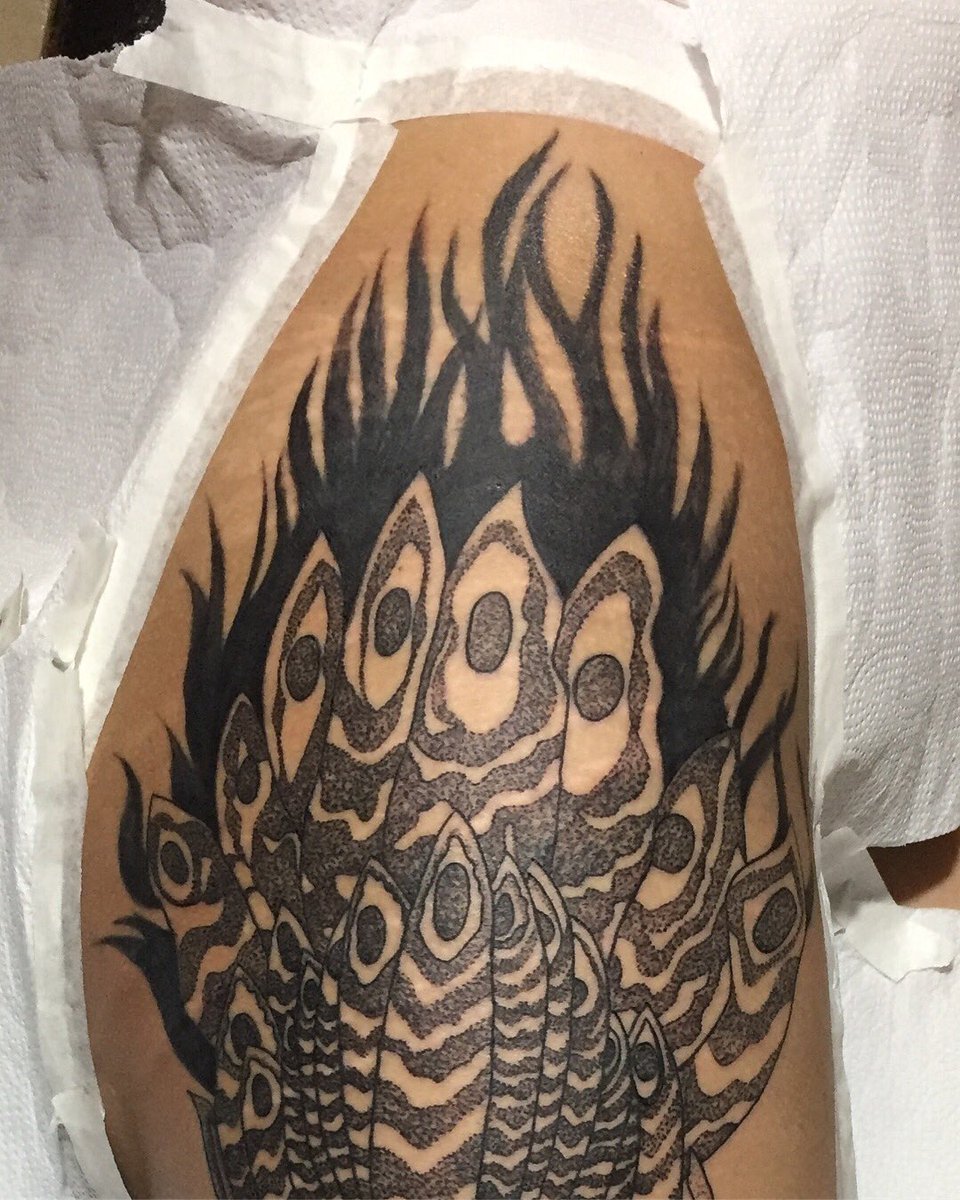 ink_cris's tweet photo. Boa noite
Cris Ink Tattoo Studio
Contato WhatsApp:21-971426662
Tamanho: 55 centímetros de altura .
Trabalho finalizado em 2 sessões ( 10:30hs de trabalho )
 Técnicas de #Pontilhismo
Técnicas de #Blackwork 
Técnicas de tattoo #ornamental
#tattoopeacock #crisinktattoo  #tattooink https://t.co/yE4bRcVUAV