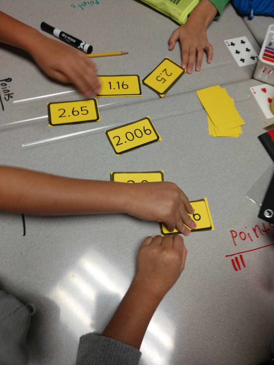MISTYK0813's tweet photo. Fun day in math comparing decimals. #magintermediate #mathisfun https://t.co/SLJN3Uhhei