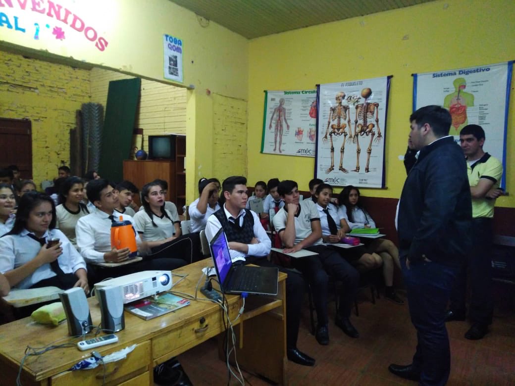 totoclerch's tweet photo. Hoy iniciamos con todo la semana con el equipo de #redescool en el colegio #SanRoque del km7. Hablaron sobre #Ideologiadegenero estuvo INCREÍBLE! https://t.co/N3WqLwtGyx