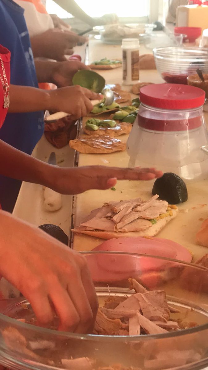 rigofuentes's tweet photo. A esta hora lo que caiga es bueno pero si son lonches y tostadas de "El Sabrosito", mejor, te los recomiendo. Están ubicados en Av. Escobedo y calle González Ortega en #Torreón #Coahuila.

https://t.co/cMP6yY1Wn6 https://t.co/SlAEqHeC5s