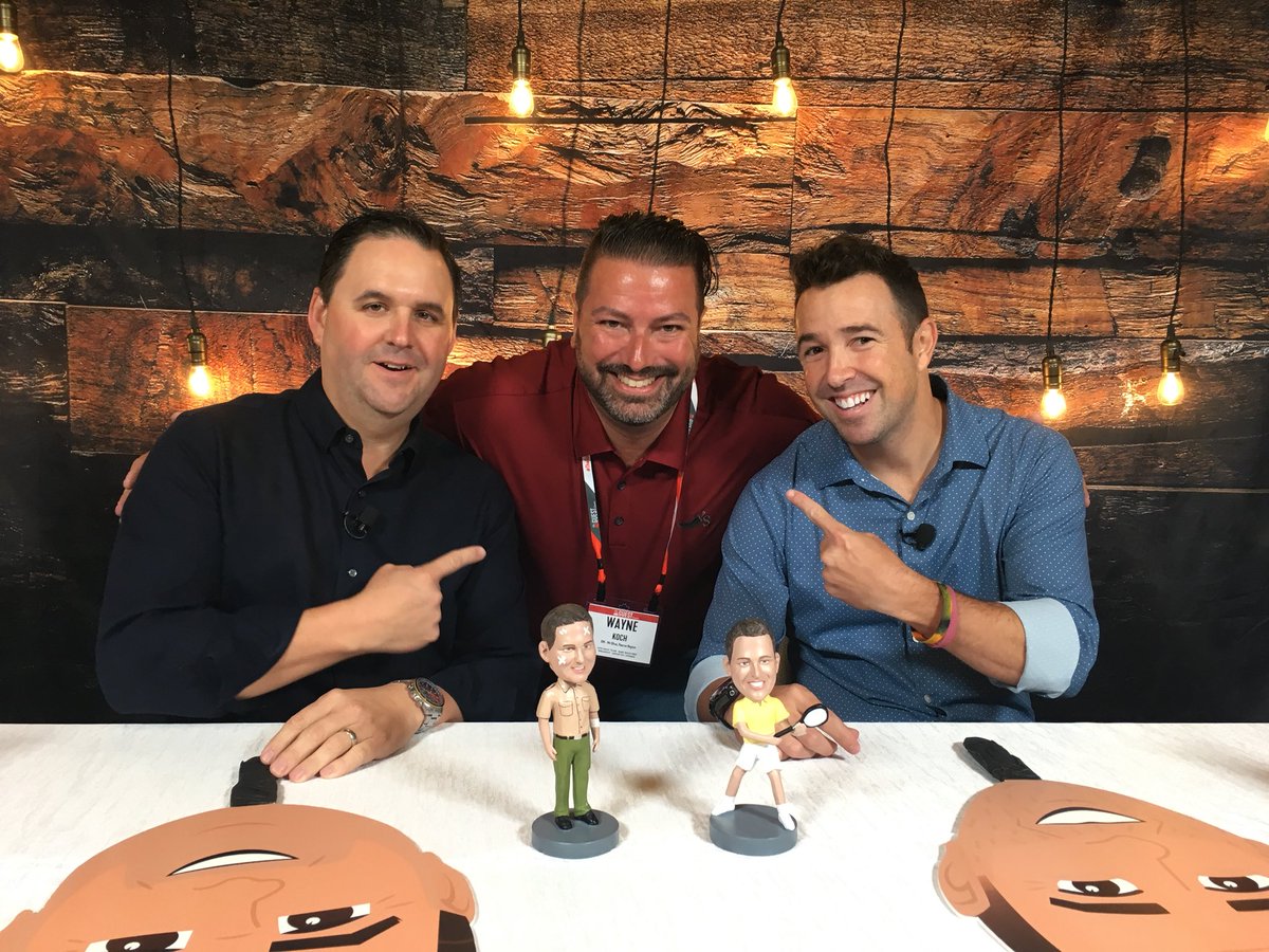 Waynes_World153's tweet photo. Met the guys themselves! @ChilisJobs #DomNate https://t.co/8wgDJgDxFv