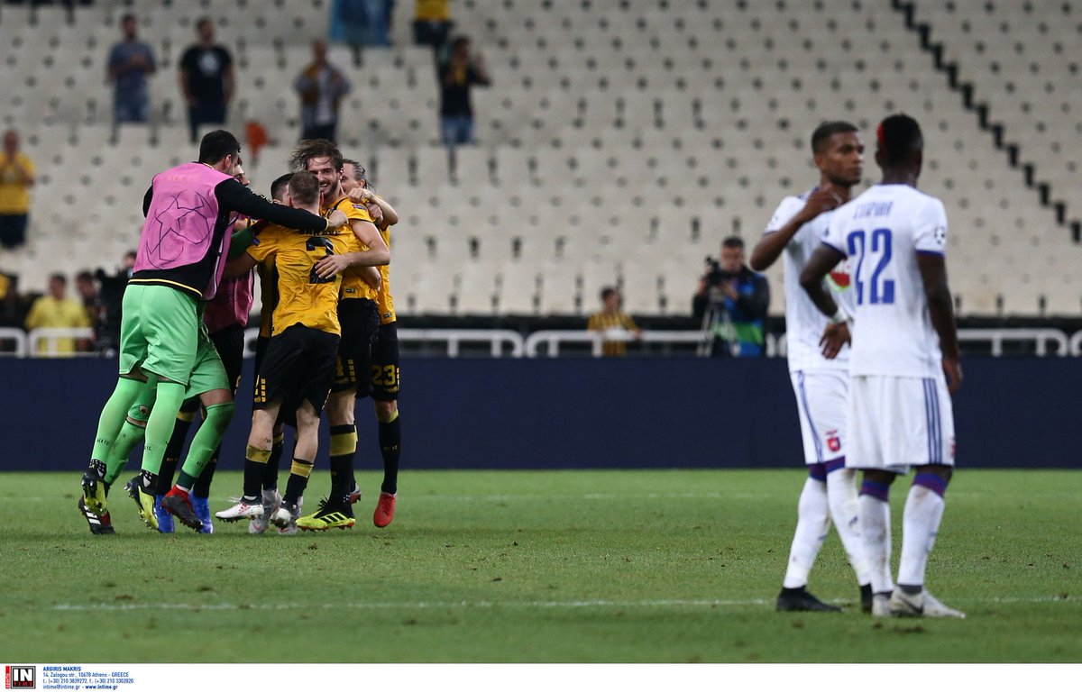 AEK_FC_OFFICIAL's tweet photo. Συγκλονιστικές εικόνες κατέγραψε ο φωτογραφικός φακός με το σφύριγμα της λήξης. Η λύτρωση, η δικαίωση, η έκσταση αποτυπωμένες στα πρόσωπα αυτών που έφεραν την ΑΕΚ στην ελίτ της Ευρώπης!
#ucl #aekvid #aekfc #aekfcseason2018_19 #aekfamily #uclplayoff #aekfcineurope #weareback https://t.co/JwW5kFsa39