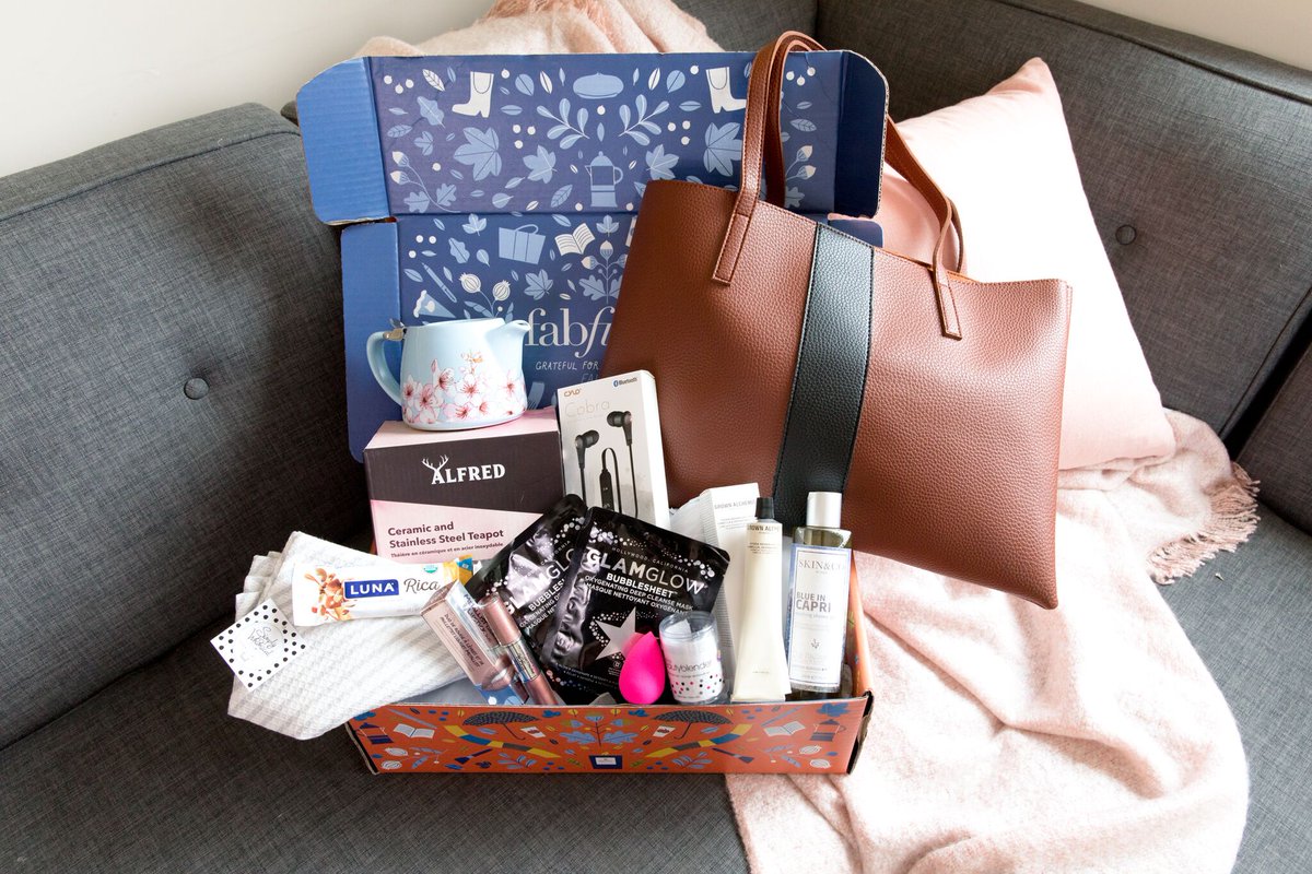 FindYourDazzle's tweet image. I am absolutely obsessed with this box!! Use code PUM ow.ly/lkaf30lAAnX PKINSPICE for $10 off your first @FabFitFun  box!

#fabfitfunaffiliate #fabfitfun #fabfitfunfallbox #subscriptionbox