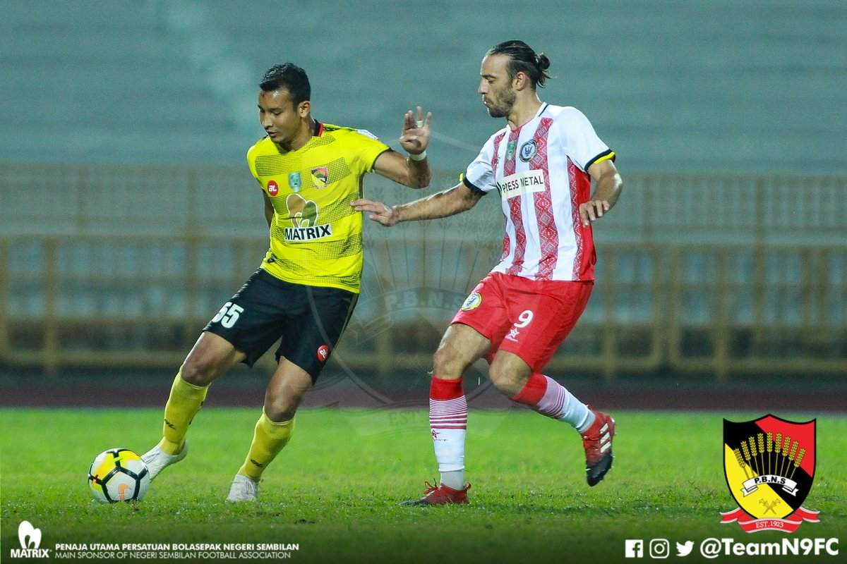 TeamN9FC's tweet image. Negeri Sembilan mencatatkan kemenangan pertama dalam aksi Challenge Cup 2018 setelah menewaskan Sarawak 3 - 1, dalam perlawanan yang berlangsung sebentar tadi.

❤️🖤💛
#NegeriSembilan
#HobinJangHobin
#PoweredByMatrix