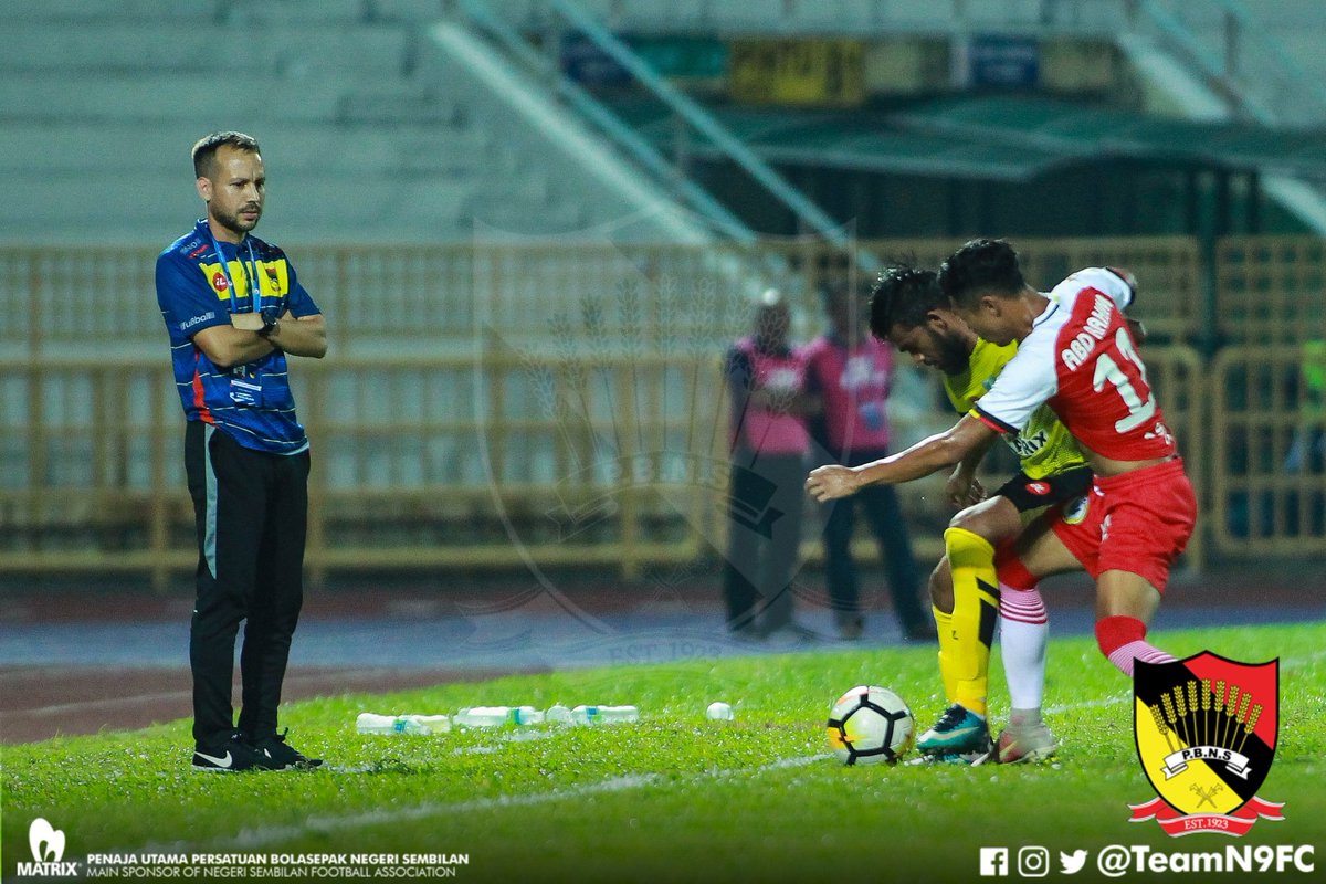 TeamN9FC's tweet image. Negeri Sembilan mencatatkan kemenangan pertama dalam aksi Challenge Cup 2018 setelah menewaskan Sarawak 3 - 1, dalam perlawanan yang berlangsung sebentar tadi.

❤️🖤💛
#NegeriSembilan
#HobinJangHobin
#PoweredByMatrix