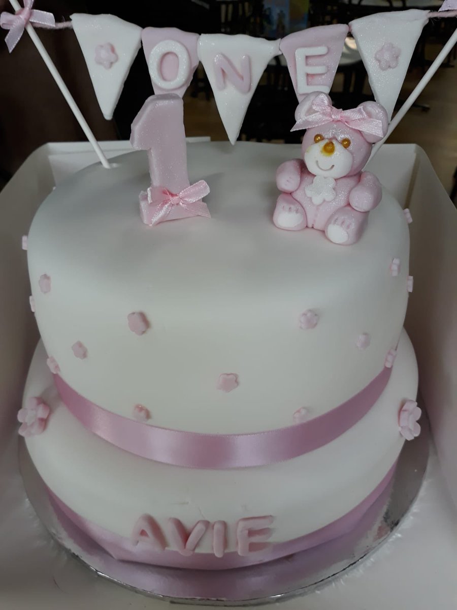 funfarmgrantham's tweet photo. Many happy returns to Avie on her first birthday! #fabulouscake https://t.co/tuadypHCgZ