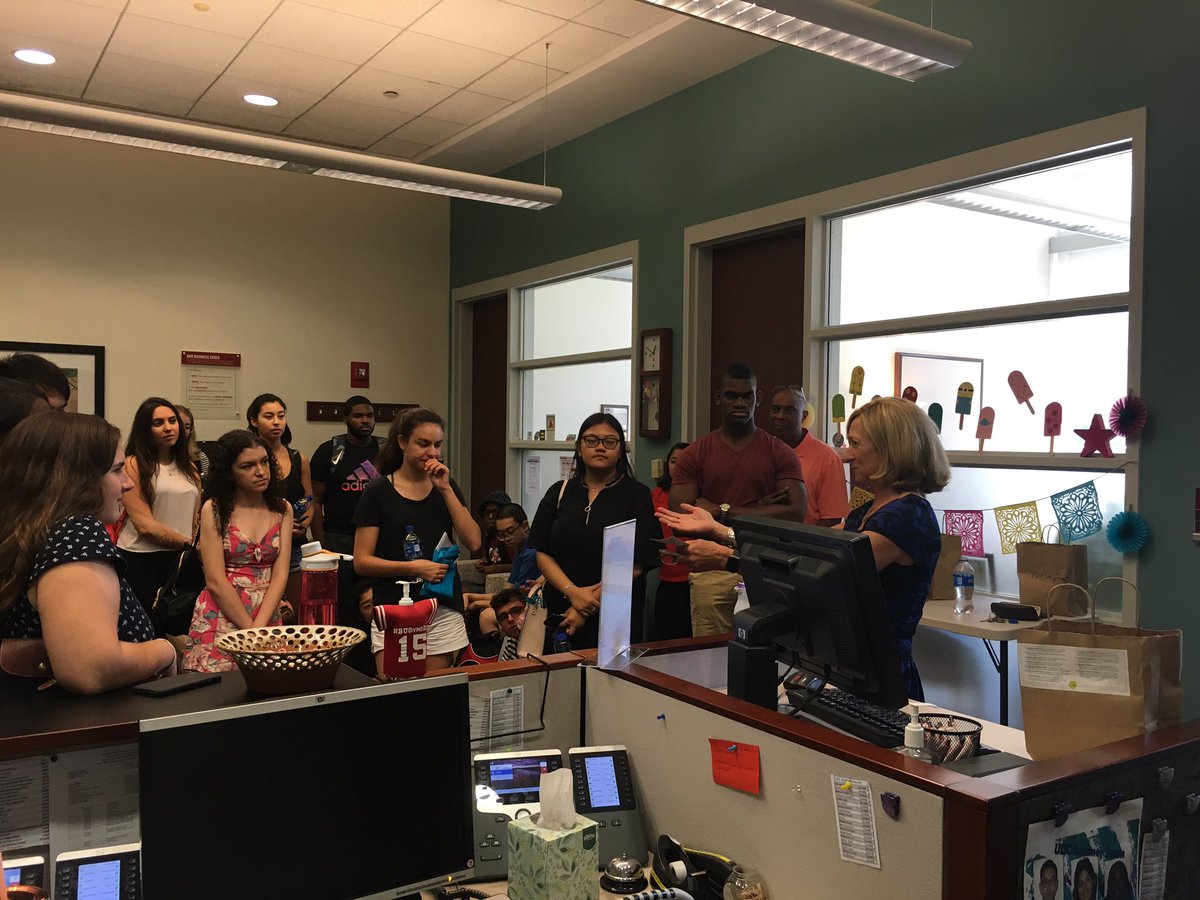 DeanR_Questrom's tweet image. So happy to have the Ascend Fellows as the first group of undergrads greeted by new @BUQuestrom Dean Susan Fournier! #QuestromLife