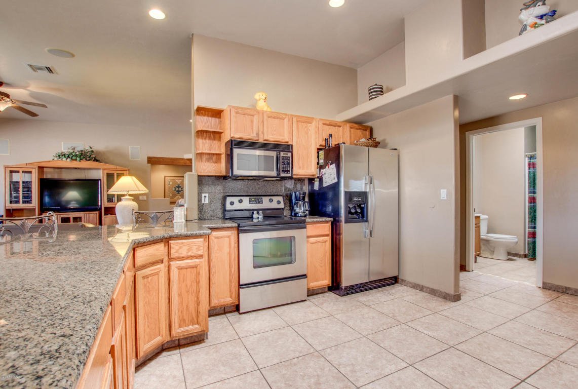 StinsonCurt's tweet photo. PRICE REDUCTION!
Vail, AZ 85641
SW style custom home! Award winning Vail School District! One acre, 3bd/3bth, & 2,721 SqFt. Schedule a showing today!π΅
https://t.co/0KO9RaUscf
https://t.co/m7s0IWrW7o
#Vail #HomeForSale #RealtyExecs #StinsonGroup #PriceReduction #GreatViews #AZ https://t.co/PJDy0HLCRq