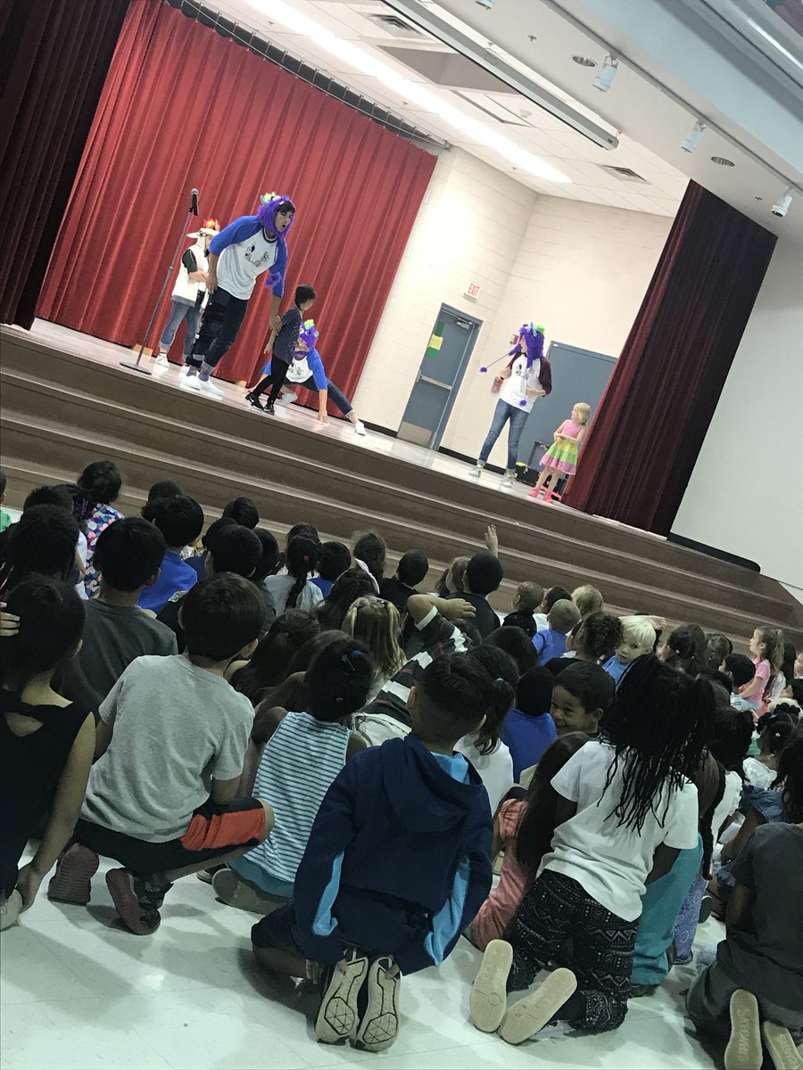 ConleyCoyote's tweet photo. So much literacy fun with #bookends from @ChandlerHigh 📚 @ConleyCoyote @ChandlerUnified https://t.co/PVDsdcz5S8