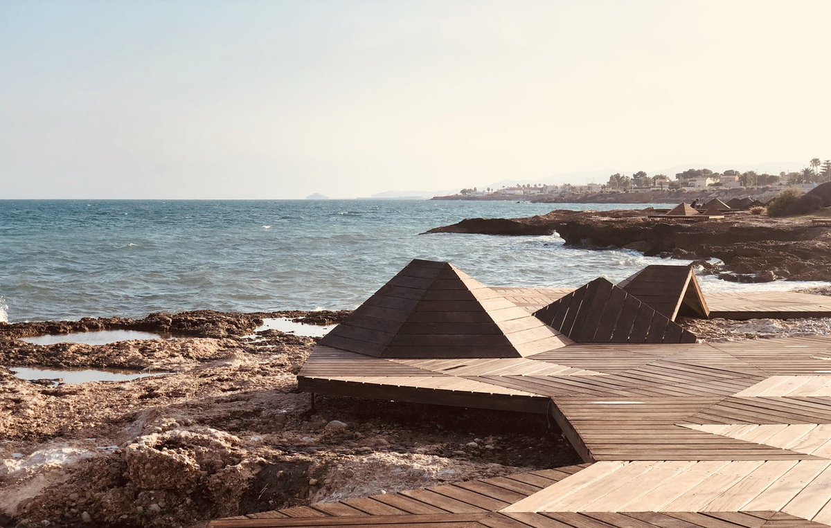 Hay proyectos que se integran perfectamente con el paisaje y permiten disfrutar de él: #arquitecturasostenible