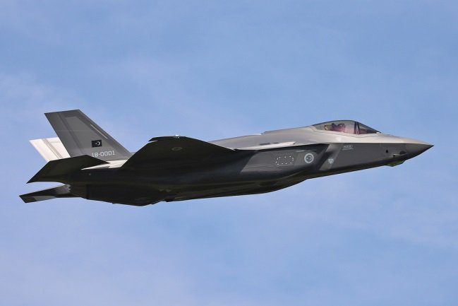 TSKGnkur's tweet photo. F-35’te Türk Pilotu
Türk pilotlarının ABD’de devam eden eğitimleri kapsamında pilotumuz tarafından ilk F-35 uçuşu 28 Ağustos 2018 tarihinde gerçekleştirilmiştir. https://t.co/MF2JBW1PUj