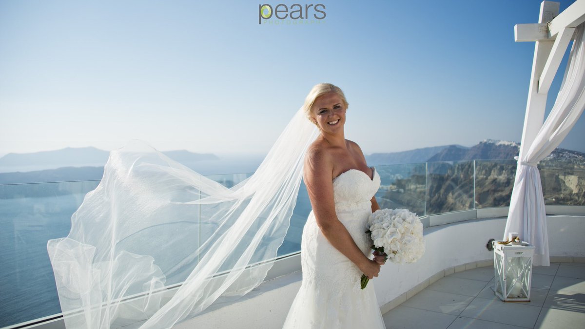 The beautiful bride, Mrs Thorne 🍐📷 #pearsphotography #weddingphotography #santorini #santoriniwedding #santorinibride #bride #misstomrs