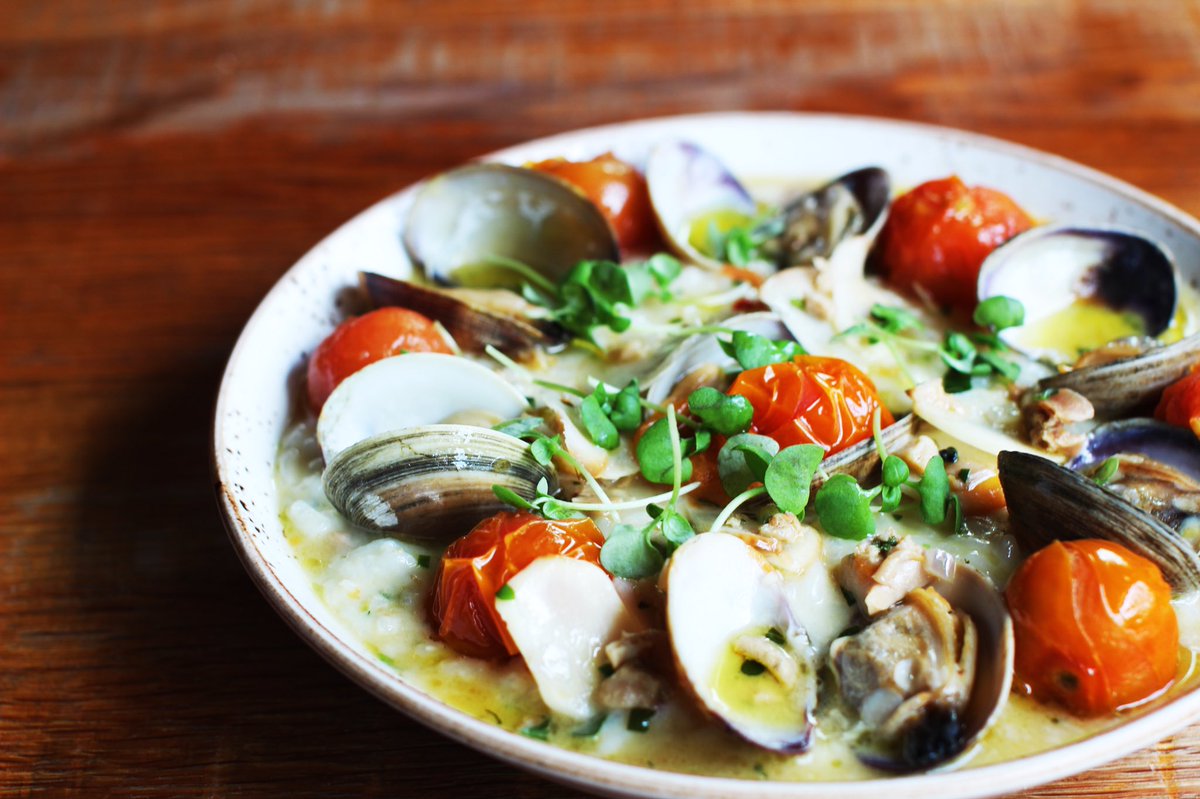 Lunch with us 🍴

{salad ~ roasted baby beets, shaved fennel & apple arugula, candied pepitas, white balsamic vinaigrette}  

{risotto ~ little neck clams, lemon, blistered cherry tomatoes} #lunchspecials #saladoftheday #risottooftheday