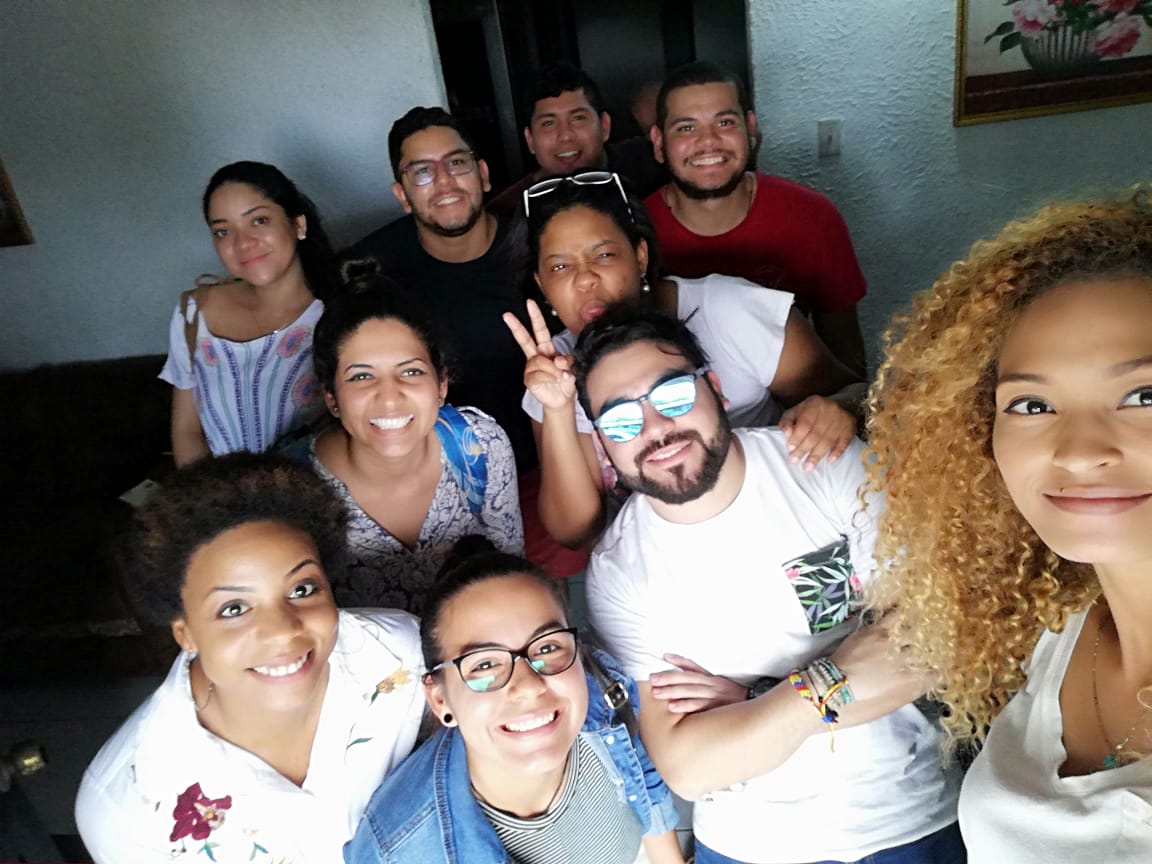 Planeando anda parte del equipo las sonrisas que nos quedan por pintar este 2018 y 2019. 

#VienenCosasBuenos
#YoPintoUnaSonrisa