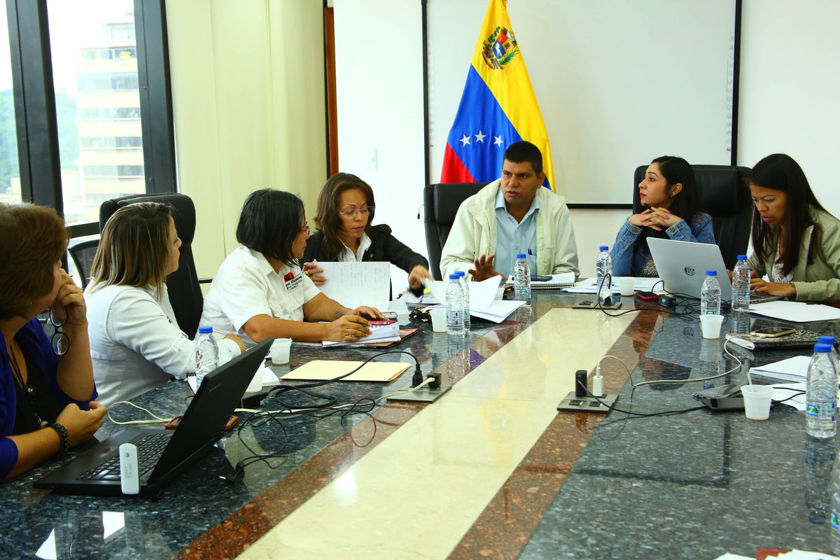 minecofinanzas's tweet photo. #EnDesarrollo | Por segundo día consecutivo se realizan mesas de trabajo con los productores de insumos de higiene y aseo personal, en el marco del Programa de Recuperación, Crecimiento y Prosperidad Económica impulsado por el Pdte.@NicolasMaduro

#ProducciónYCrecimiento https://t.co/ygySWTOas6