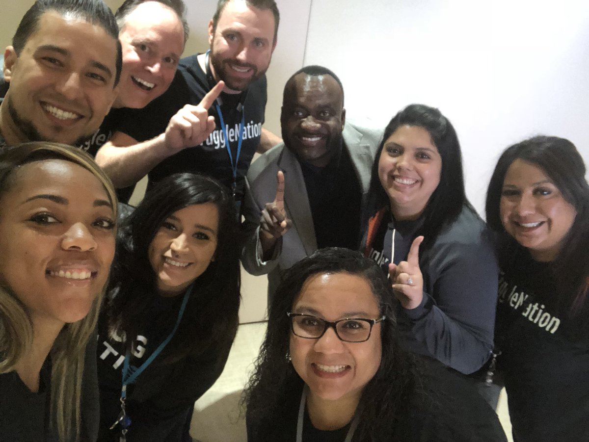 OctaviaEvans21's tweet photo. Every great achiever is inspired by a great leader!!!!!!!!! #fieldsfam #ugglenation #BootCampElite https://t.co/V29nhd5MK4