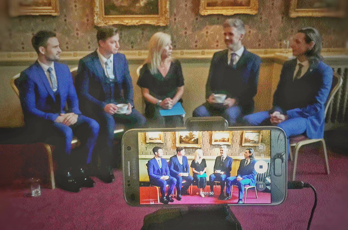 kimltobin's tweet photo. Off I went to the @RoyalAlbertHall with my smashed up #S7, some plug-in mics, a tripod and my little clipboard to interview Collabro for @TheatreSouthend.... #BlaggingIt π https://t.co/2gDFaXy2XW