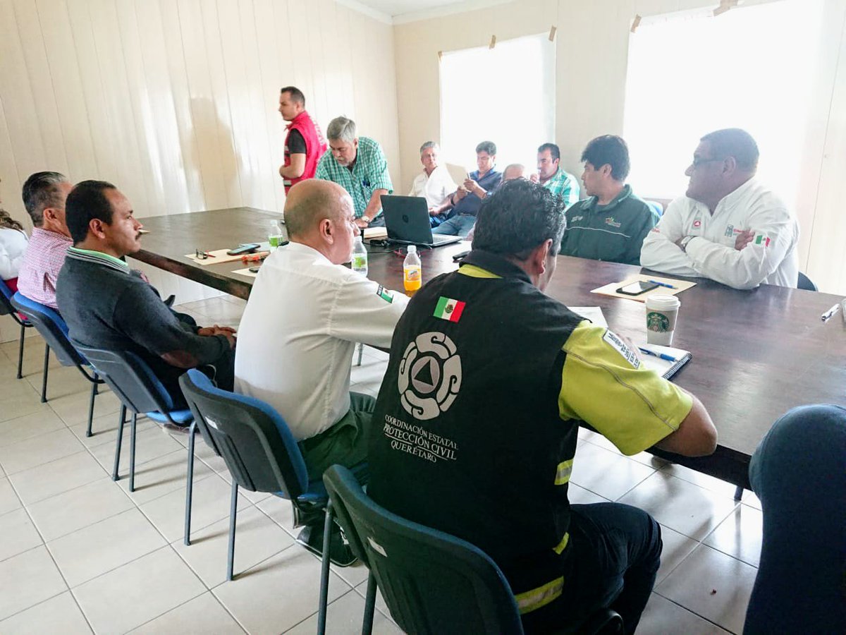 PCIVILQRO's tweet photo. #AlMomento La @CEPCQueretaro participa en la 3ra Reunión Ordinaria del Comité Estatal de Protección Contra Incendios Forestales del Estado de Querétaro @CONAFOR @SEDENAmx @OficialiaQro @SEDESOL_mx @SEMARNAT_mx @SedeaQro @SSalud_Qro https://t.co/zOwjZSyvsI