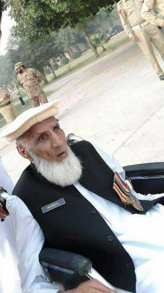 islamsmile1122's tweet photo. سپاہی مقبول اب ہم میں نہیں رہے۔
إِنَّا لِلّهِ وَإِنَّـا إِلَيْهِ رَاجِعُونَ
بھارت کی جیلوں میں 40 سال تک قید رہے
پاکستان کو برا بھلا نہ کہنے پر انکی زبان کاٹ دی گئی
یہاں تک کہ اپنے خون سے جیل کی دیوار پر پاکستان زندہ آباد لکھا
میری جان ایسے لوگوں کی نسلوں پر بھی قربان
#Sajee https://t.co/MVoUPuJkAI