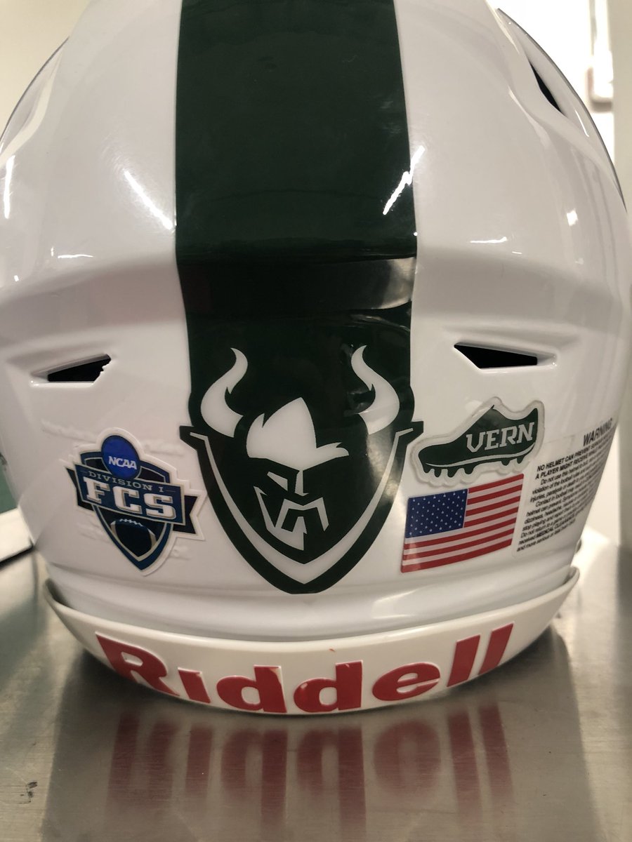 psuviksFB_EQ's tweet photo. We will be honoring the passing of Portland State fixture Vern Schultz with these custom decals this year. #RIPVern #GoViks https://t.co/Kdiaqjra5Z