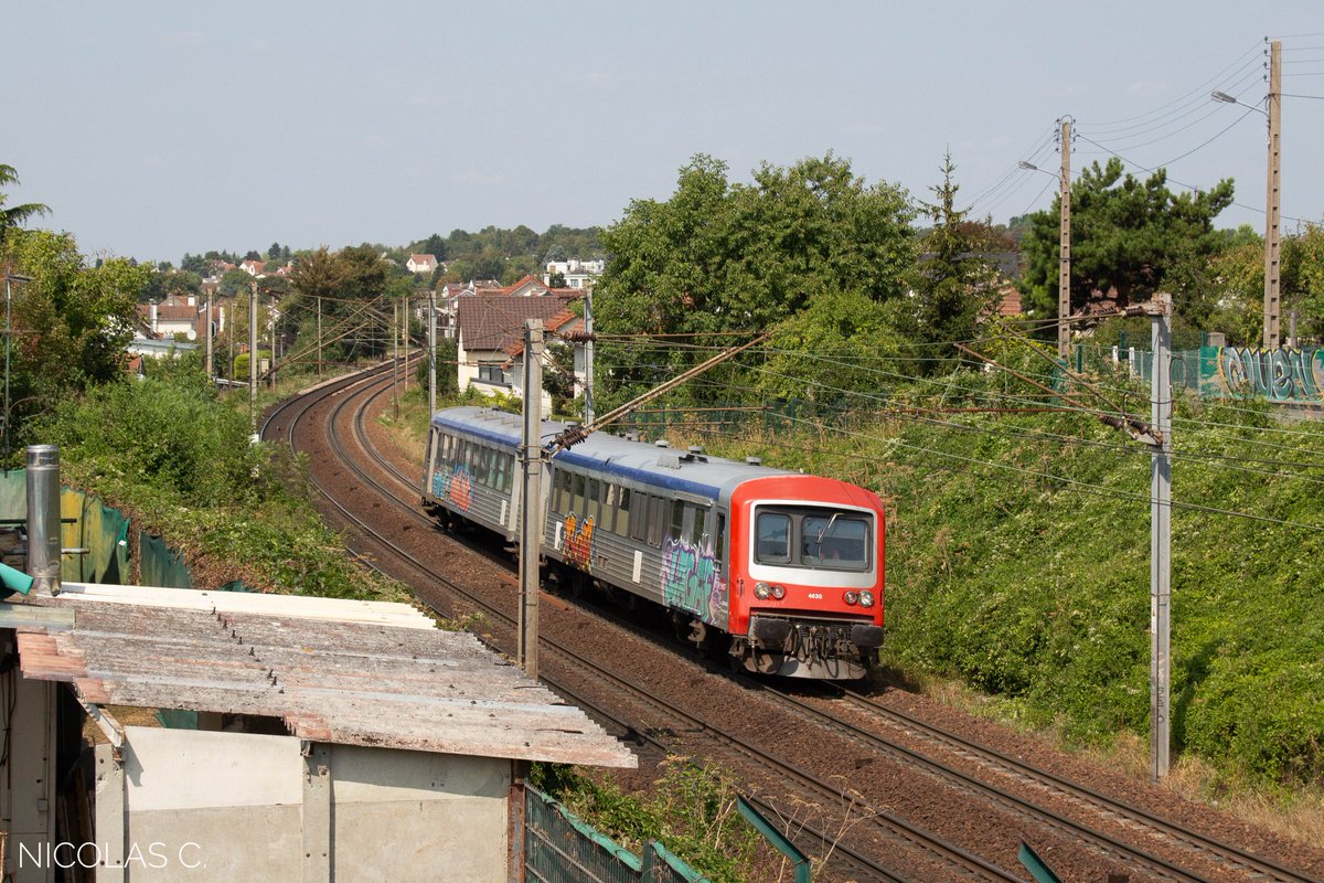 cocochbx's tweet photo. Aujourd'hui, l'autorail X4630 d'@SNCFReseau effectuait des mesures radio #GSMR sur le groupe VI @LIGNEJ_SNCF. L'autorail est vu sous la marche 817379 Mantes-la-Jolie > St-Ouen-les-Docks #IPME. Content d'avoir eu mon autorail préféré à la maison ! 😍
#Trainspotting #photography https://t.co/zPI5rJnLbM