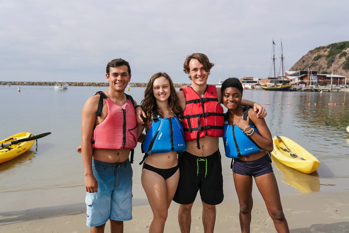 pomonacollege's tweet photo. Reporting live from Orientation Adventure in Dana Point: Our forecast includes sunny skies 🌞 for our new students on Beach OA who are out there paddle boarding and kayaking 🛶. Later today, they will take part in a service project cleaning up the beach. #PomonaOA2018 https://t.co/a1JLBzWkrk