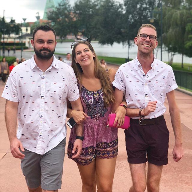 TheBrookharts's tweet photo. Many family reunion involve matching t-shirts, but usually not like this! So happy so many of our favorite people all live in the same state again. #twinning #familyreunion #dcpreunion #disneycollegeprogram #welcomeback https://t.co/SZKR0zBlM8