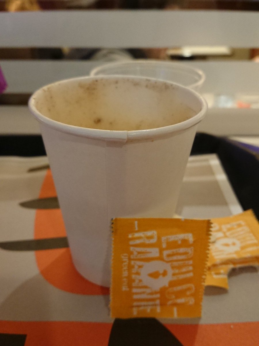El latte "mediano" de <a href="/greeneat/">Green Eat</a> me pusieron a dieta!