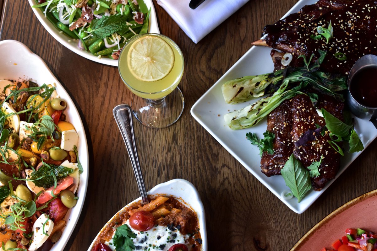 grayduckstpaul's tweet photo. Is it dinner yet? #duckduckgrayduck ❤️🦆 https://t.co/Xr0MZNKmbV
