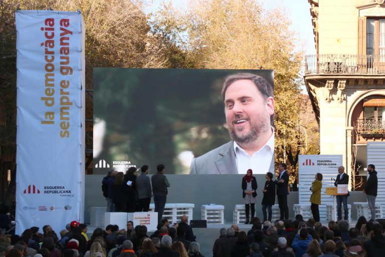 eldestacat's tweet photo. Mals de panxes. https://t.co/HoyEkebMQG #Mentides #República https://t.co/O6QFpnSlse