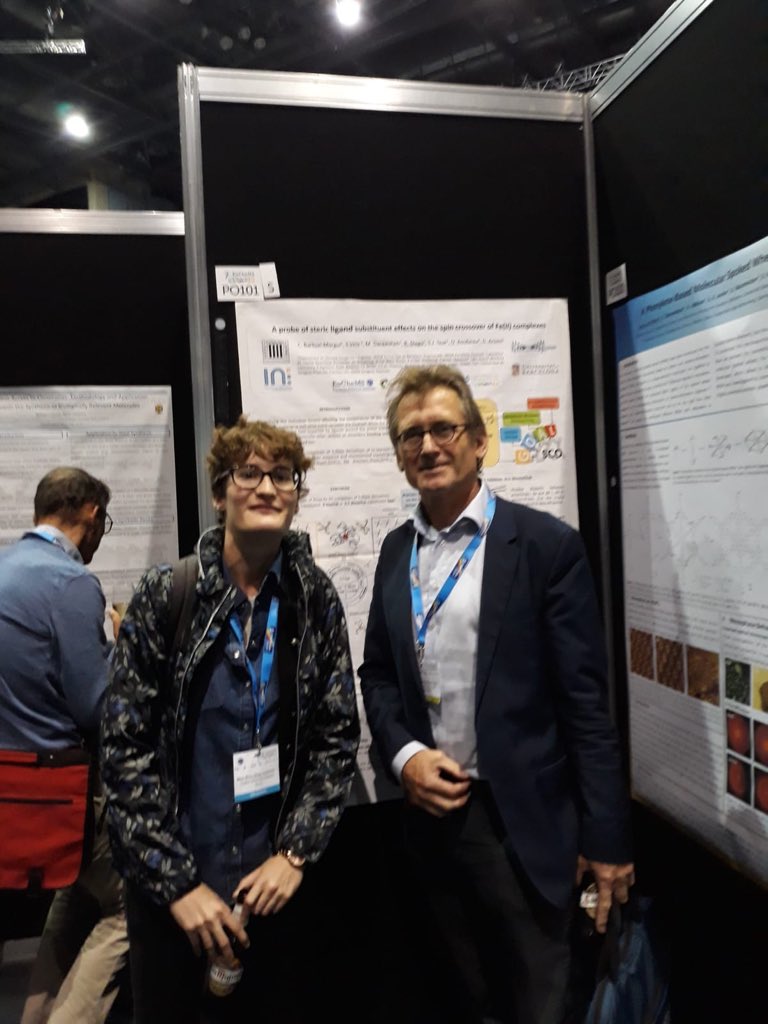 GMMF_UB's tweet photo. Rosa Diego from @GMMF_UB @QuimicaUB @UniBarcelona  explaining her research to Prof. Ben Feringa at the #EuChemS2018. 👏🏼👏🏼👏🏼 https://t.co/yN9Of2ZZrp