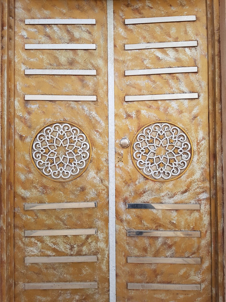 Nouf_math's tweet photo. islamic art on the wall, door, floor ,& on the ceiling.
#islamic_art #symmetry #mathart
#unitchat #howmany #arraychat
#mathbeauty #beauty #mathphoto18 https://t.co/B2PDvgYe1r