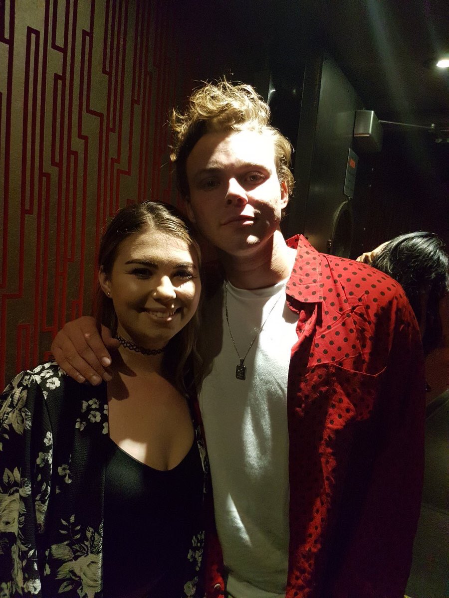 5SOSUpdatingFam's tweet photo. Ashton with @tylrbrmn last night in Toronto https://t.co/PEMajGtRKE
