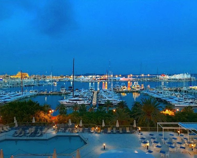 Meliapalmamarin's tweet photo. Buenas noches Palma…🌃 💙  Nos encanta que compartáis fotos de vuestra experiencia con nosotros.
Pic by: @pops29 https://t.co/MXJ5hBhV4n