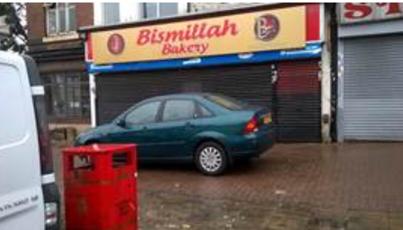 CllrMajid's tweet photo. A walkabout with @WardEndLabour on Washwood Heath road to explore new ways of working with Waste Prevention, Waste Enforcement, & Waste Management to tackle bags on the streets.
#CleanBrum https://t.co/zcBzzXvIkN