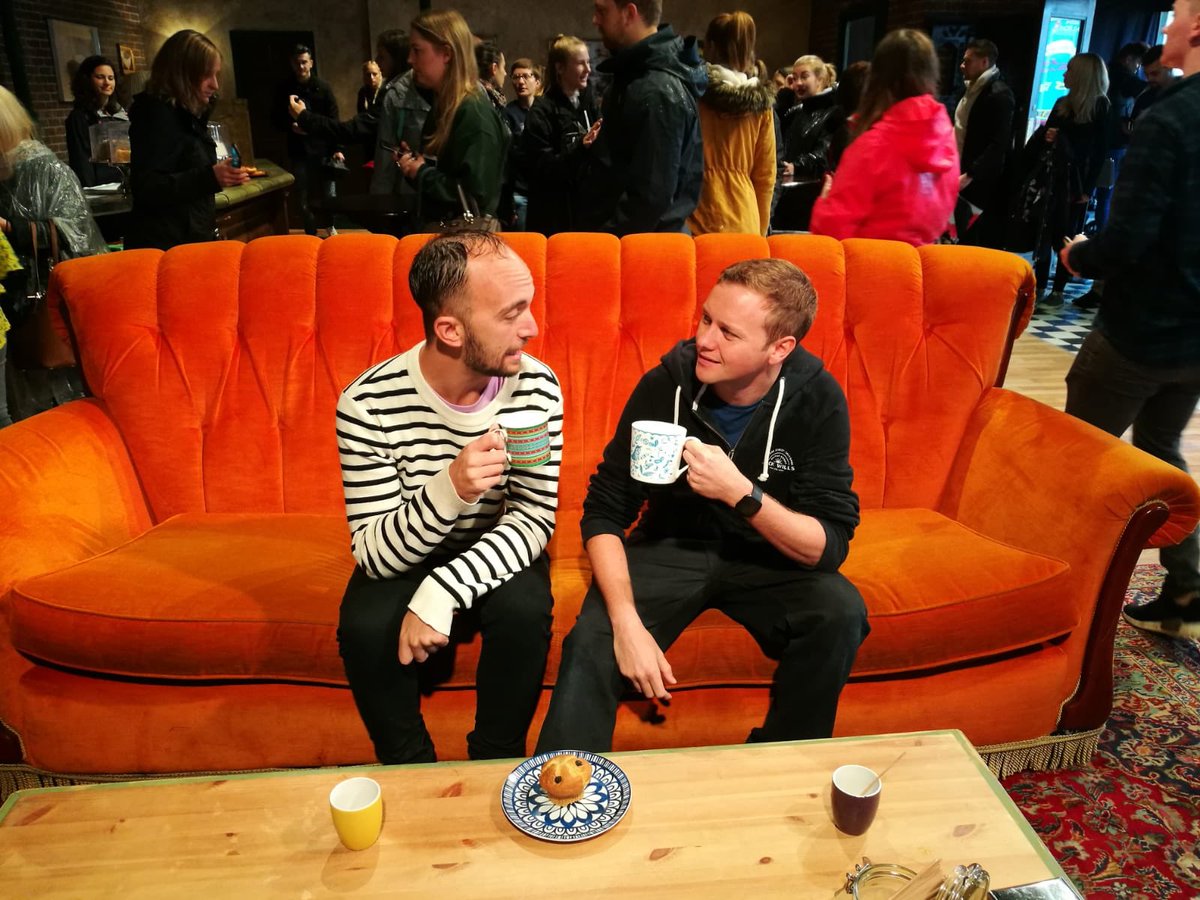 friendszonepod's tweet photo. Podcast adventures took us to Friendsfest this weekend. Just a few snaps of our time. #BritPodScene #friends #FriendsTvShow #friendsfest #FriendsScenes #friendspost #friendsfan #podcast #centrelperk https://t.co/hiWUb8ef0G