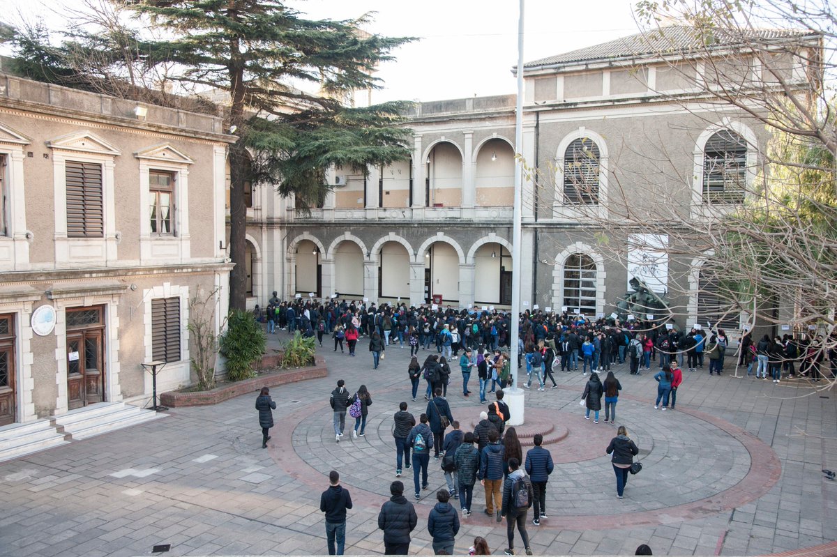 EducacionBA's tweet photo. Primera sesión de Certificados en Lenguas Extranjeras en la Escuela Técnica Raggio. Los alumnos pueden acreditar sus conocimientos en alemán, chino, francés, inglés, italiano y portugués. Más información en https://t.co/D45By05AN1 #IdiomasBA https://t.co/ANvo1q17Rf