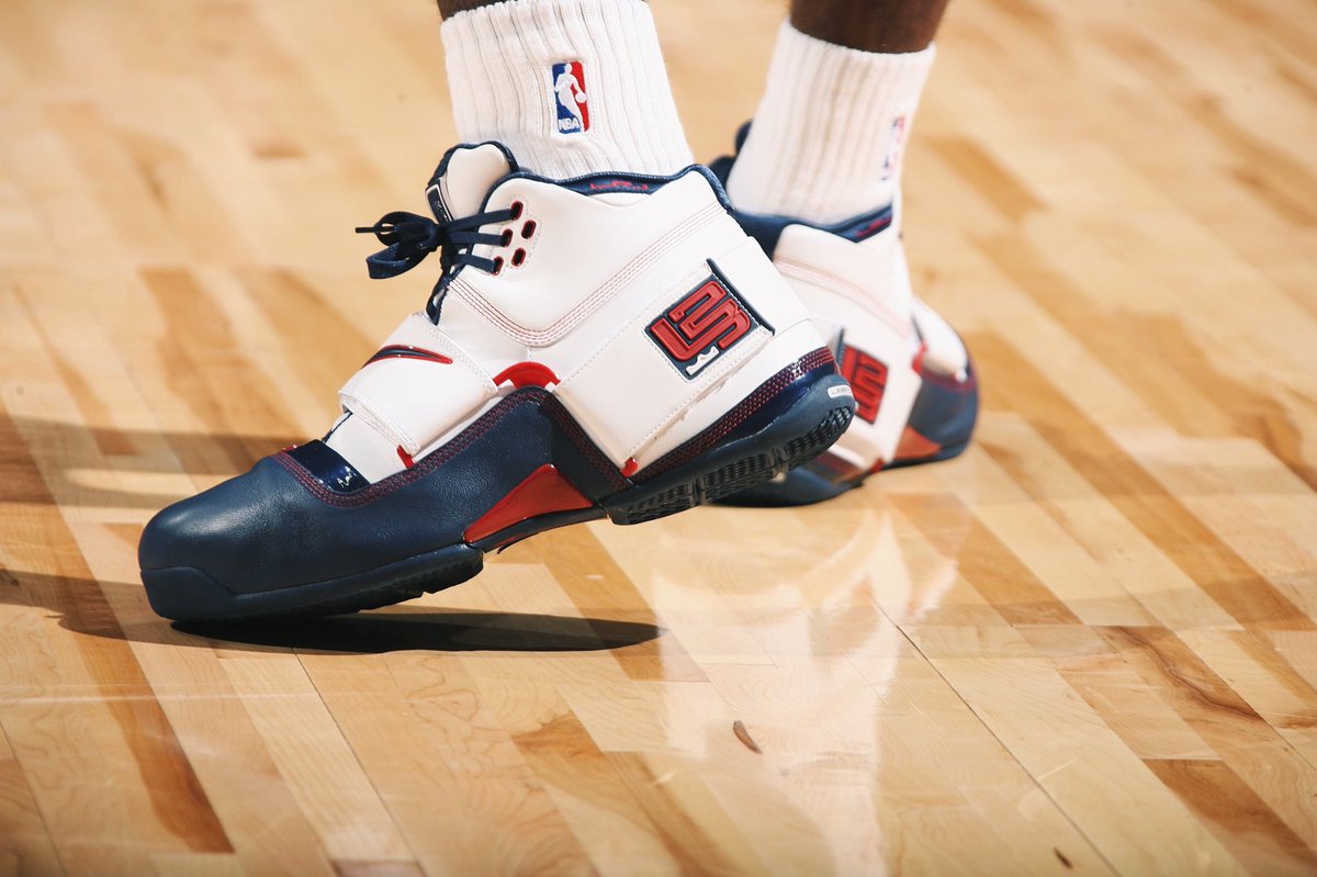 brkicks's tweet photo. August 28, 2007. @KingJames wearing the Nike LeBron Soldier 1 against Puerto Rico in the FIBA Americas Championship https://t.co/wX6iTe3m42