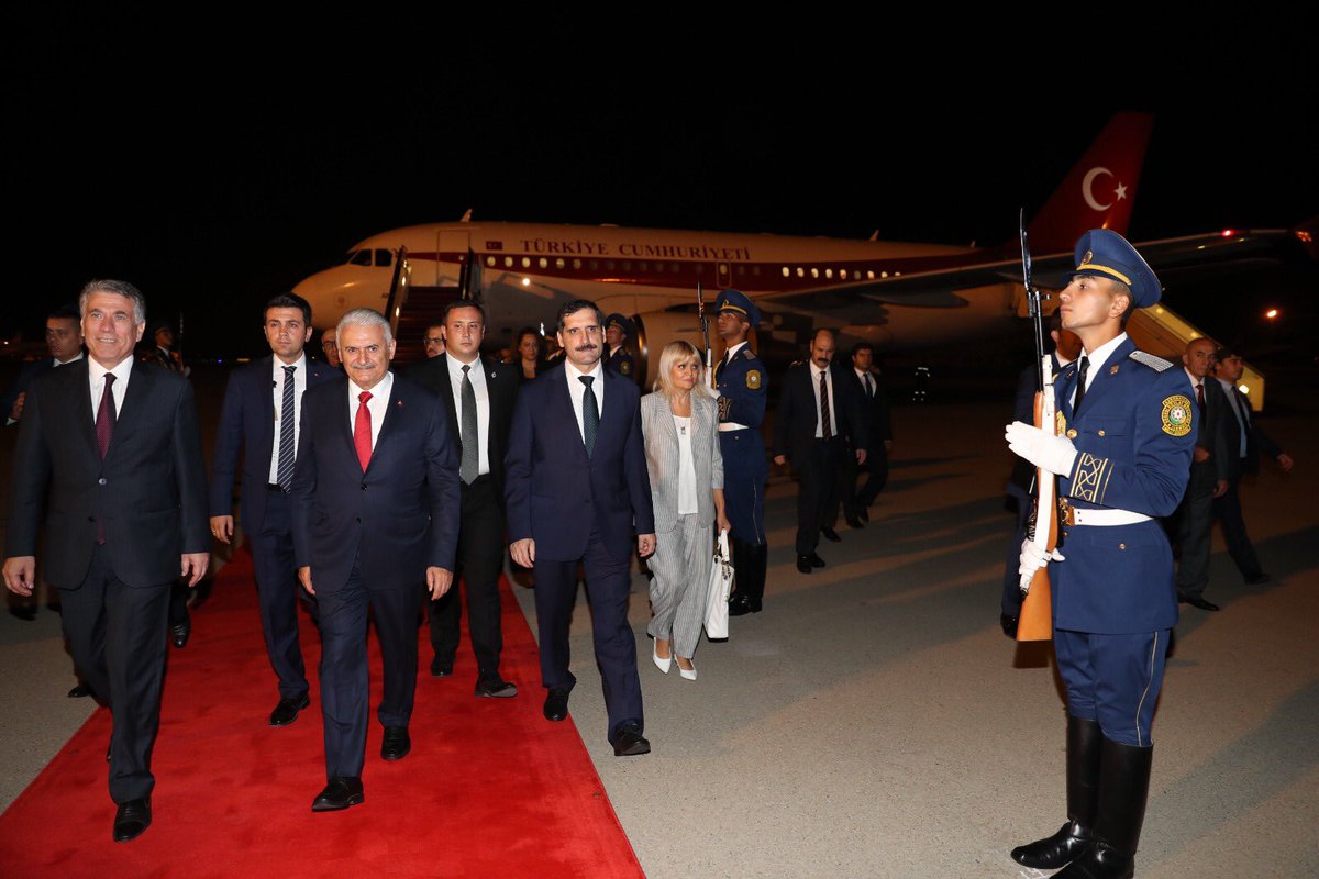 BA_Yildirim's tweet photo. Meclis Başkanımız Sn. Binali Yıldırım, resmi ziyarette bulunmak üzere geldiği Azerbaycan'ın başkenti Bakü'de Azerbaycan Milli Meclis Başkan Yardımcısı Ziyafet Askerov tarafından karşılandı. https://t.co/wyGyK7ypJX
