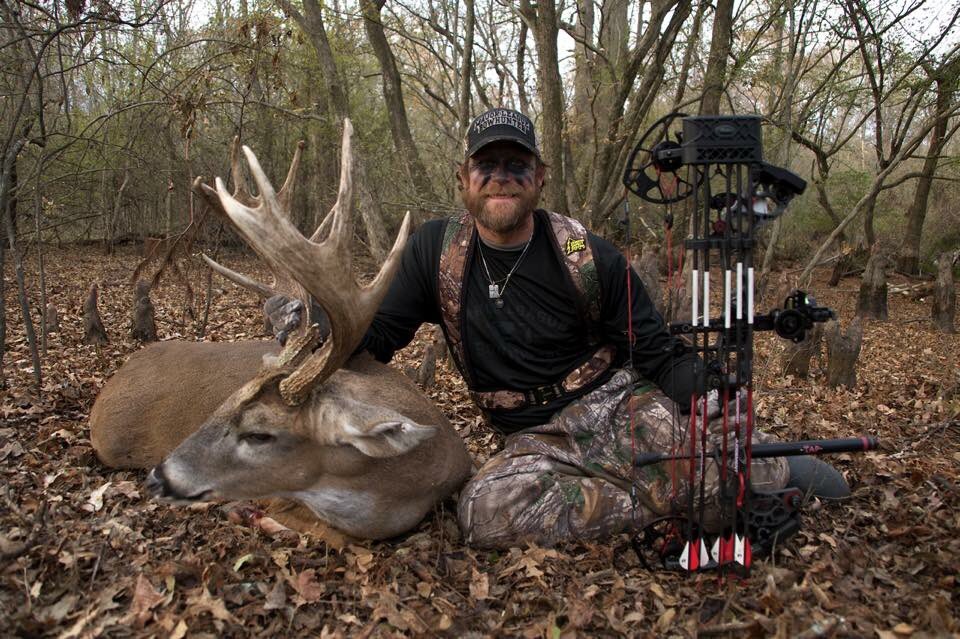 TONIGHT at 8:30 EST on @SPORTSMANchnl! Longshot Moose: @duffmlb hunts after a world class buck in the Mississippi Delta on his family farm. After years of cultivating to grow and hold mature whitetails, Longshot Farms produces a huge palmated buck nicknamed 'Moose'.