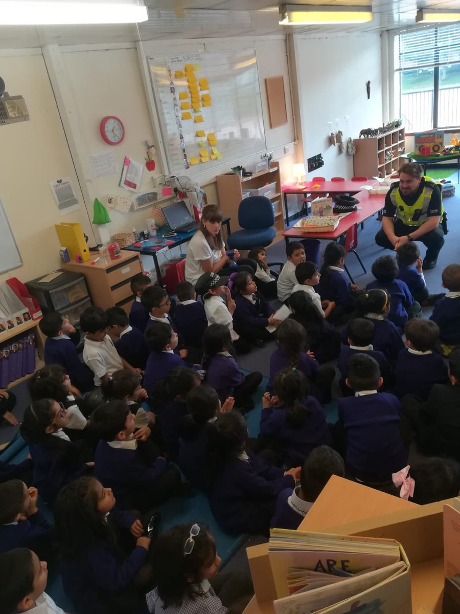 StAlbertsG41's tweet image. P1 and Class one are learning about People Who Help Us! Today we had a great visit from Chris who is a real life policeman! 👮‍♂️ He tried to arrest Miss K but we wouldn’t let him! #peoplewhohelpus #reallifecontexts #communitylinks