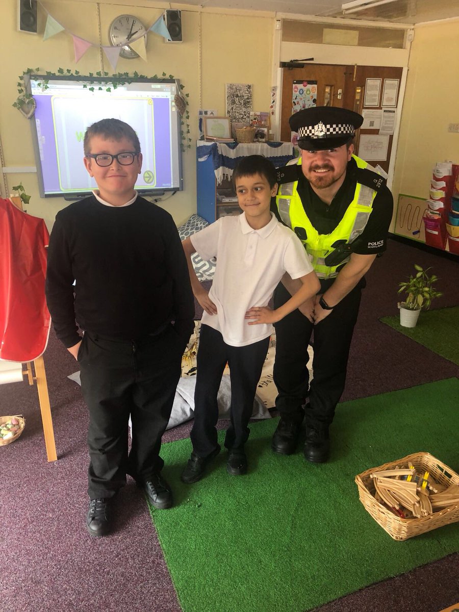StAlbertsG41's tweet image. P1 and Class one are learning about People Who Help Us! Today we had a great visit from Chris who is a real life policeman! 👮‍♂️ He tried to arrest Miss K but we wouldn’t let him! #peoplewhohelpus #reallifecontexts #communitylinks