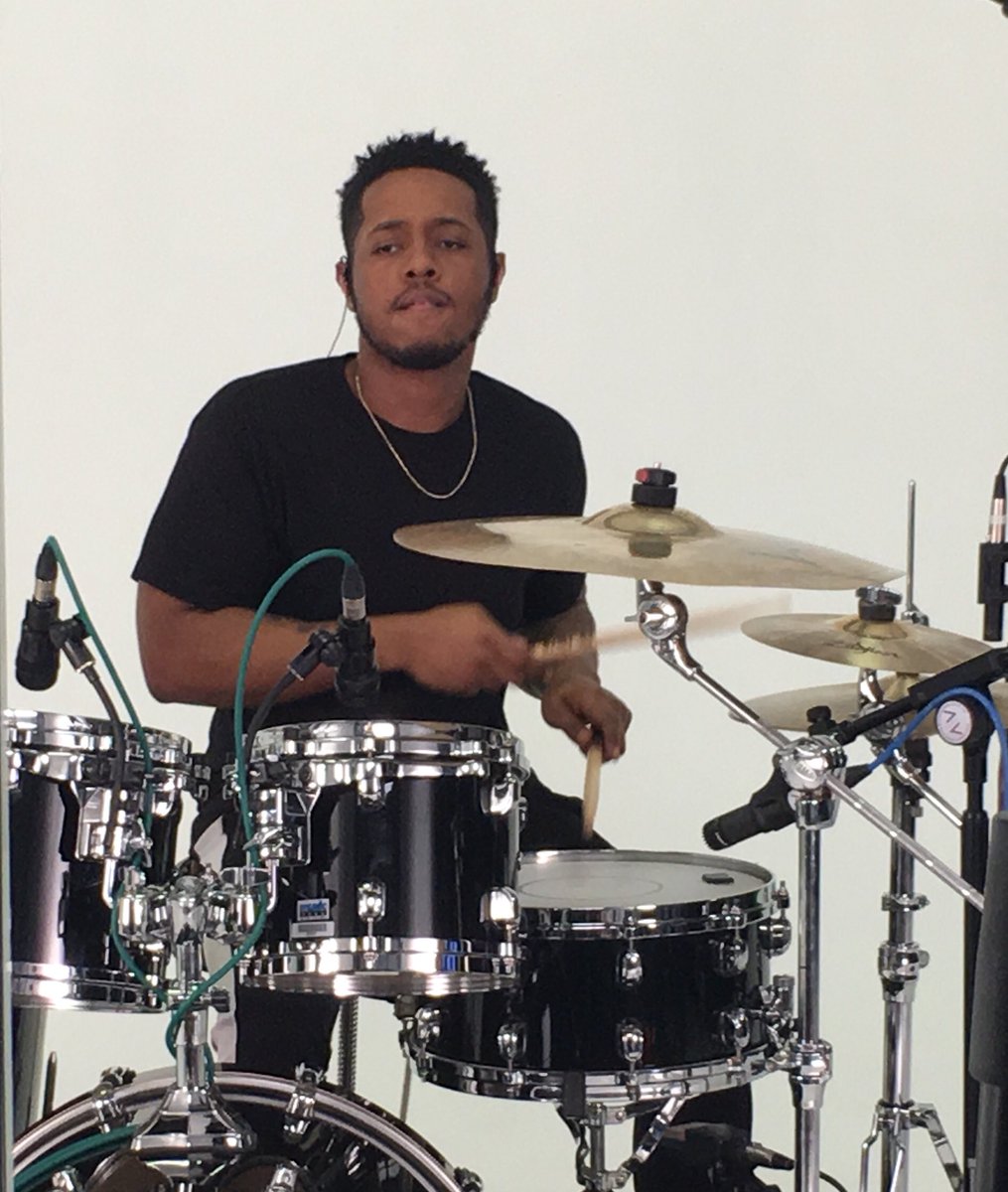 lizmrhoward's tweet photo. Another awesome artist in for @HungerReliefInt #beathunger campaign Rico Nichols (@kendricklamar ‘s drummer) #drumming later @OfficialRandL https://t.co/KhUXb0yJiy