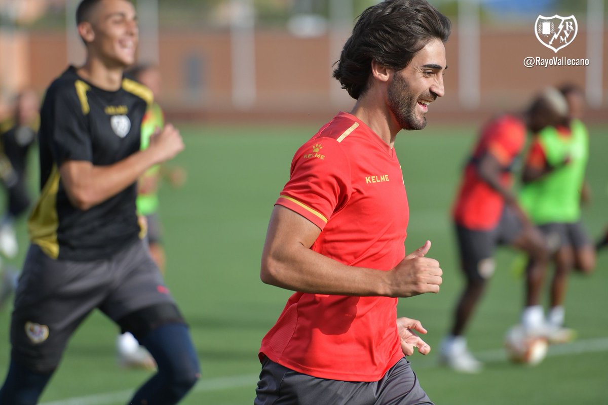 RayoVallecano's tweet photo. 📷⚡️Sesión vespertina del primer equipo en Leganés https://t.co/FzlUiIxCKW