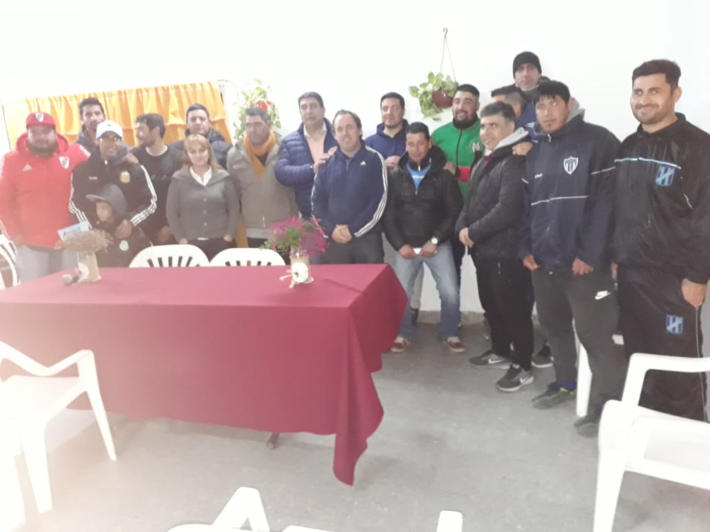 maxiaperalta's tweet photo. Sos un fantasma @GBonnemezon le decís a compañeros q tenés enemigos personales!a kien le querés robar los clubes? Sí con tu gestión de 10 años en el deporte en @MunicipioBrown tenés solo 6 clubes jugando la liga municipal...
#deportexladignidad
#fibas
#deportesocial https://t.co/dNMukpw7CX