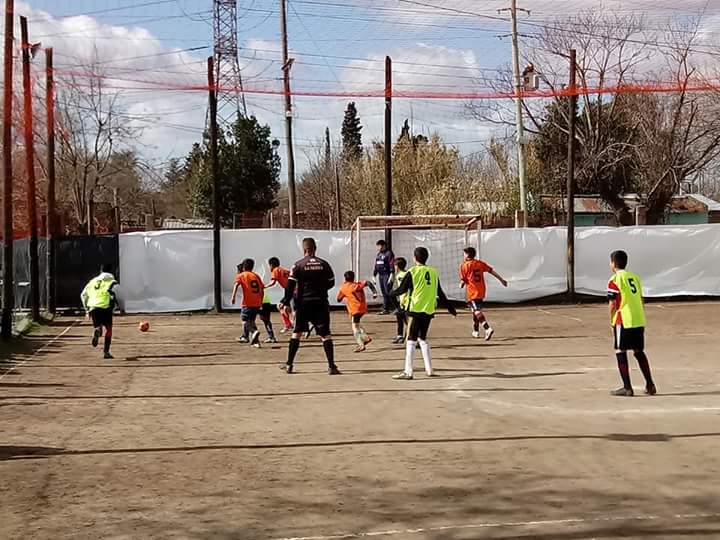 maxiaperalta's tweet photo. Sos un fantasma @GBonnemezon le decís a compañeros q tenés enemigos personales!a kien le querés robar los clubes? Sí con tu gestión de 10 años en el deporte en @MunicipioBrown tenés solo 6 clubes jugando la liga municipal...
#deportexladignidad
#fibas
#deportesocial https://t.co/dNMukpw7CX