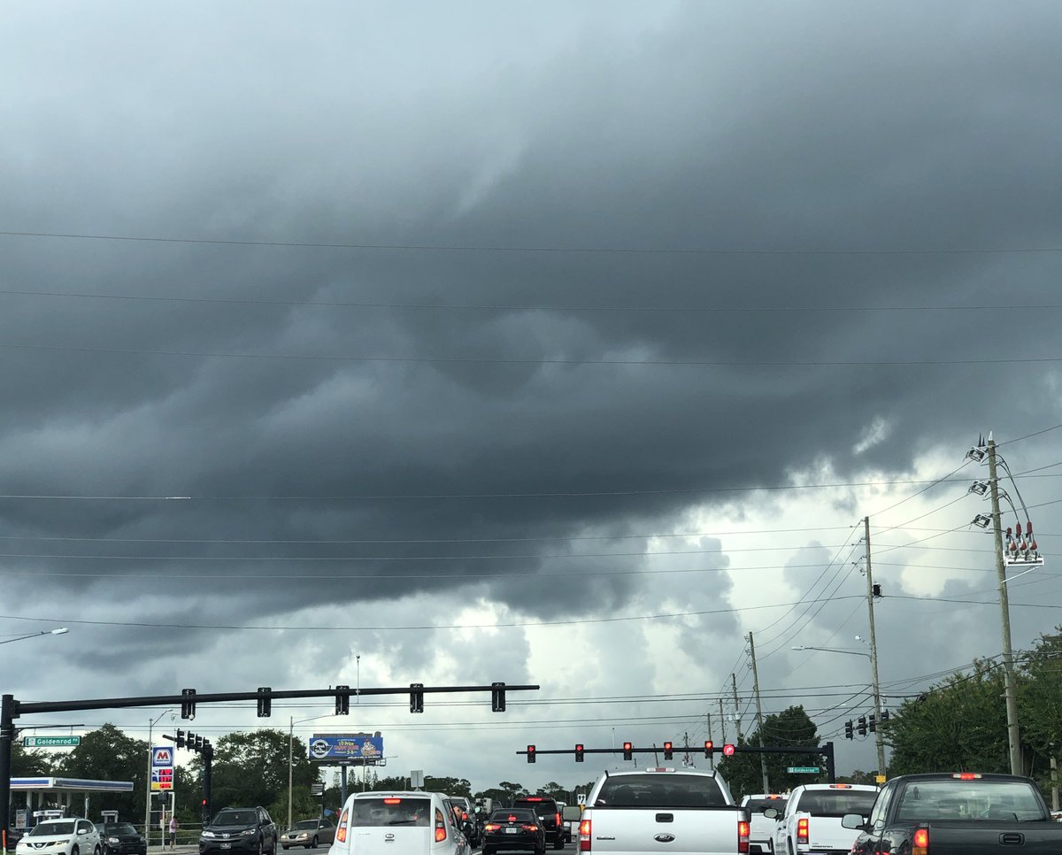 Xtina_Korp's tweet photo. It was sunny like 5 minutes ago. #Floridasummerstorms https://t.co/6qbBSLJL81