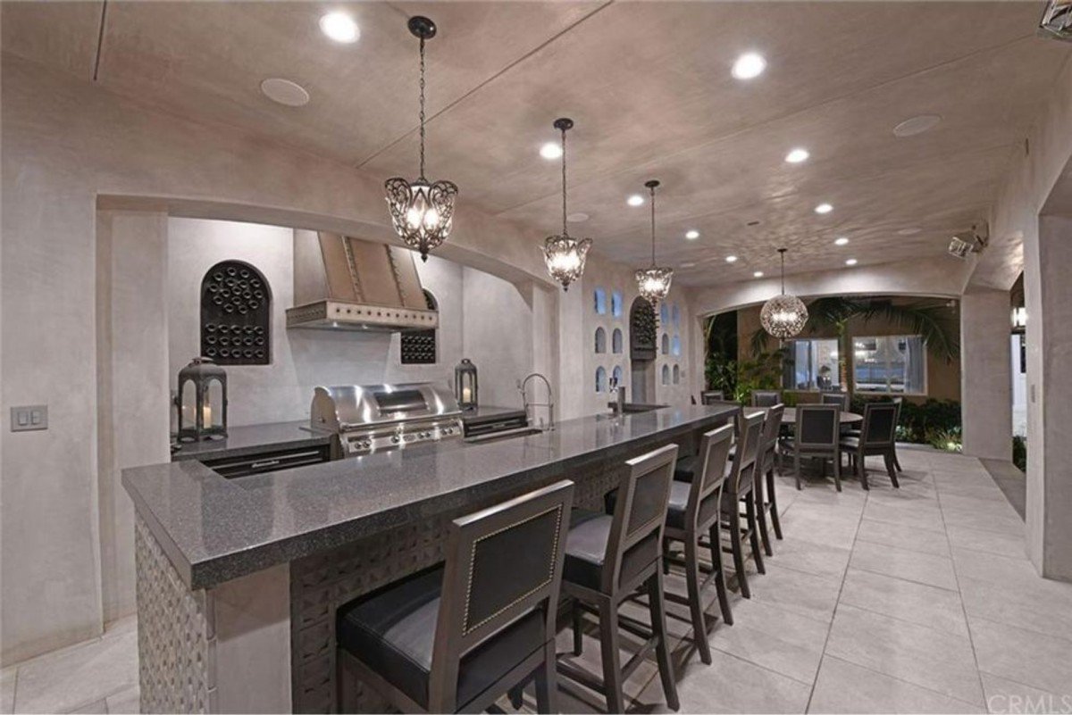 SharonJobson's tweet image. Take a tour around Christina El Moussa mansion. sharon-von-behr.cb1.so/b2g8am